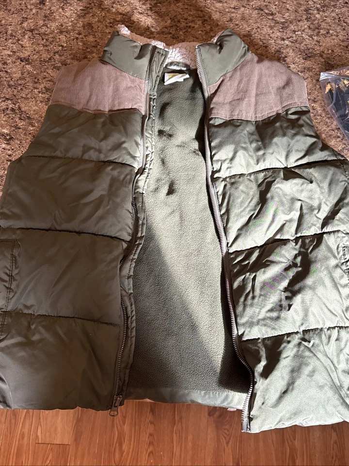 Chaleco Crazy 8 Boys Poliéster Verde Oliva, Talla L (10-12), Usado, Ver Descripción Foto 4 de 4