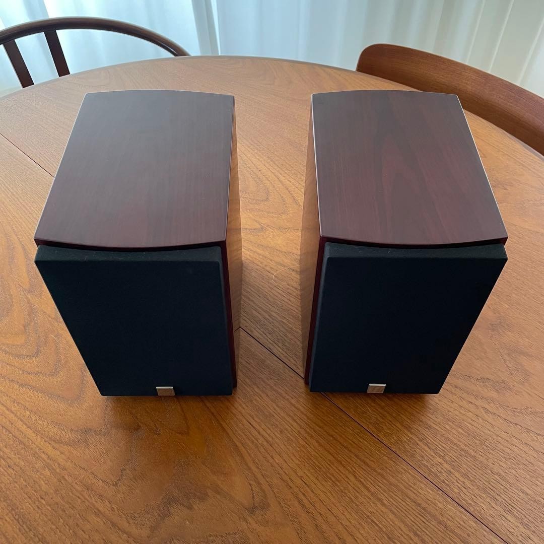DALI MENUET MR Bookshelf Speakers Pair Rosso Red Made in Denmark