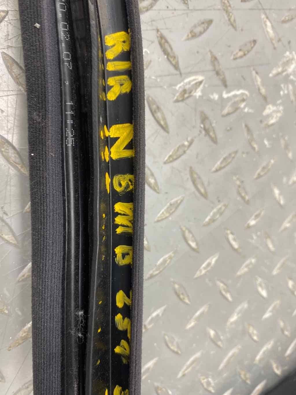 Maybach 57 2008 REAR+RIGHT Weatherstrip