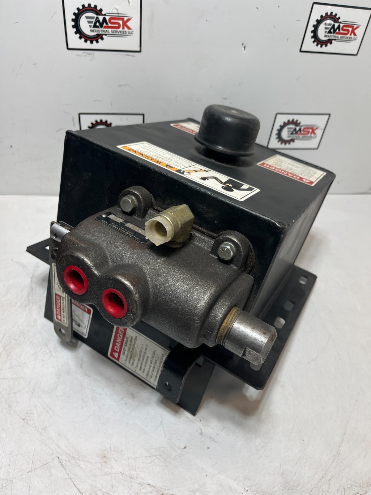 Williams M-8CR-9HQT Hydraulic Tank with Directional Control Valve