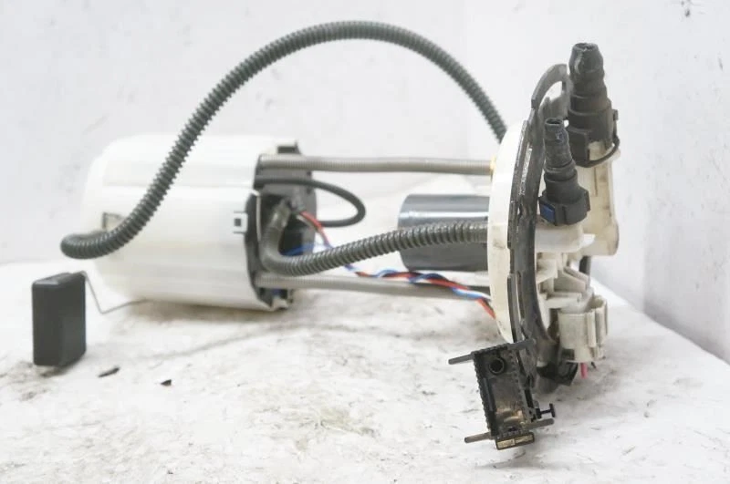 Chevrolet Equinox 2012-2015 conjunto de bomba de combustible de 2,4 L 13506689 OEM Foto 4 de 4