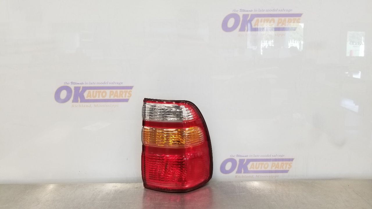 99 TOYOTA LAND CRUISER 100 SERIES QUARTER MOUNT TAIL LIGHT LAMP RIGHT DRIVER