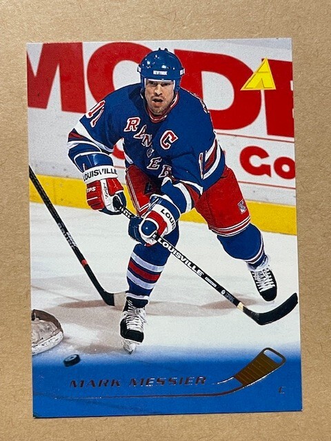 Mark Messier ~ 1995-96 Pinnacle #5 New York Rangers