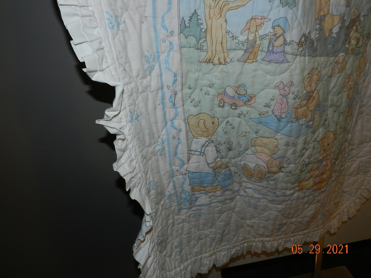 Vintage Teddy Beddy Bear Crib Comforter Baby Blanket Quilt having