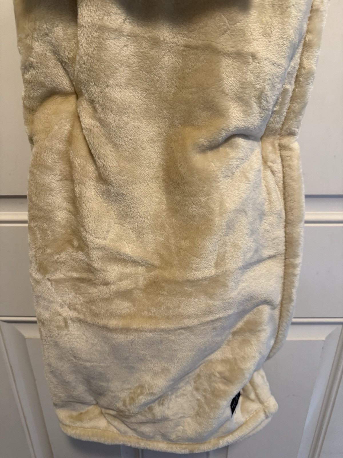 Kate Spade Plush Fleece Throw in Beige Color - 60” X 70” Brand New thumbnail 7