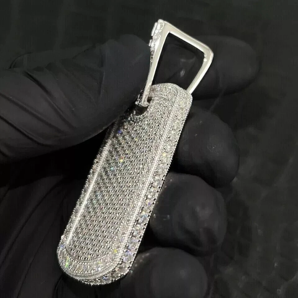 Colgante con dije de diamantes creados en laboratorio de corte redondo de 3 quilates enchapado en oro blanco de 14 quilates Foto 4 de 4