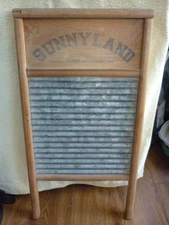 VINTAGE SUNNYLAND WASHBOARD STANDARD FAMILY SIZE NO. 2090