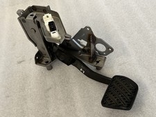 2013-2019 NISSAN SENTRA BRAKE PEDAL WITH BRAC...