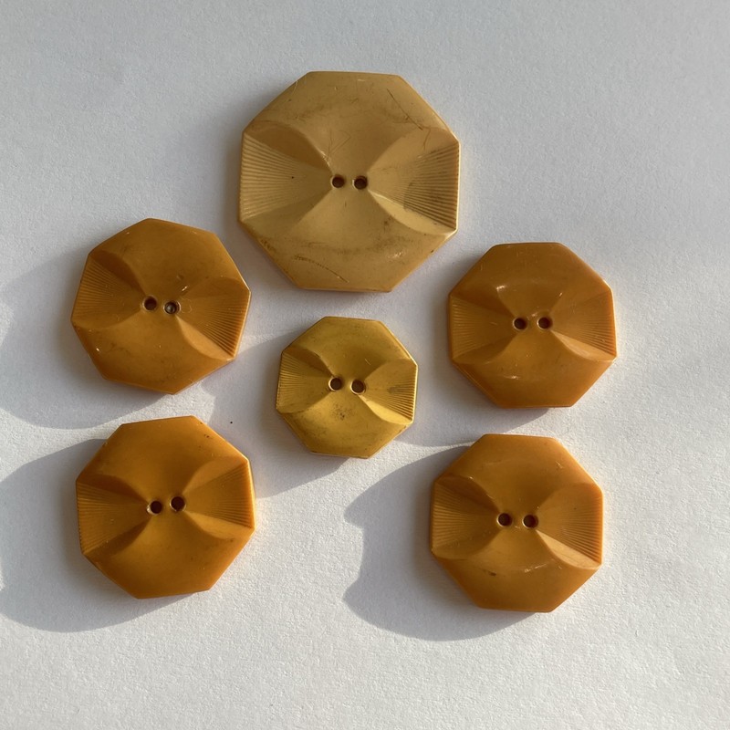 6 Vintage Butterscotch Yellow Bakelite Buttons