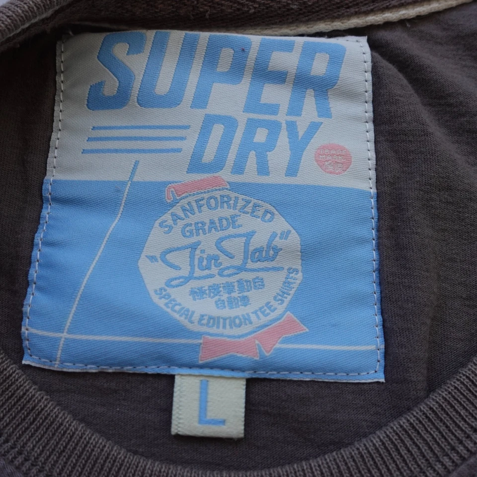 Camiseta Gráfica Retro Spellout Hombres Mediana Taupe SUPERDRY Neumáticos Logo Sanforizada Foto 3 de 4