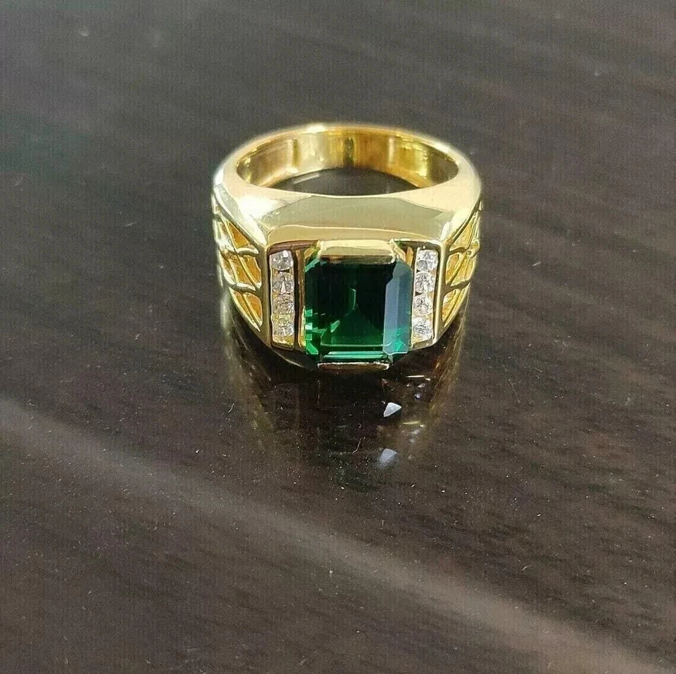 Anillo de compromiso de regalo de oro de 14 quilates con diamantes creados en laboratorio de esmeralda verde de 4,25 quilates para hombre Foto 4 de 4