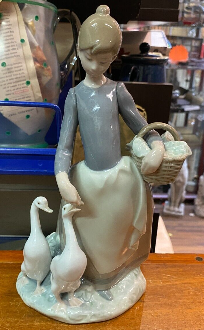 Lovely Lladro Pacing The Ducks Porcelain Figurine No 1306 Made In