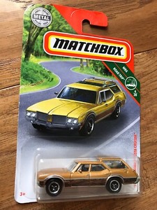 2019-MATCHBOX-ROAD-TRIP-SERIES-71-OLDSMOBILE-VISTA-CRUISER-with-2-Dogs