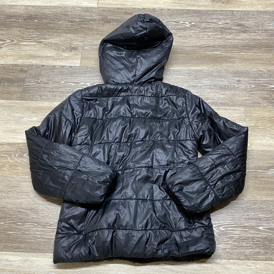 Chaqueta acolchada negra con capucha manga larga con cremallera completa GUESS para niña talla mediana Foto 3 de 4