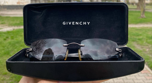Vintage GIVENCHY SGV 004 Rimless Sunglasses Y2K Archive Italy Gunmetal Case