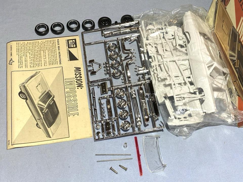 MPC 1969 DODGE CORONET "R/T" CONVERTIBLE KIT#615-200 AMT 1/25 AMT S/I MODEL KIT - Image 4 of 4