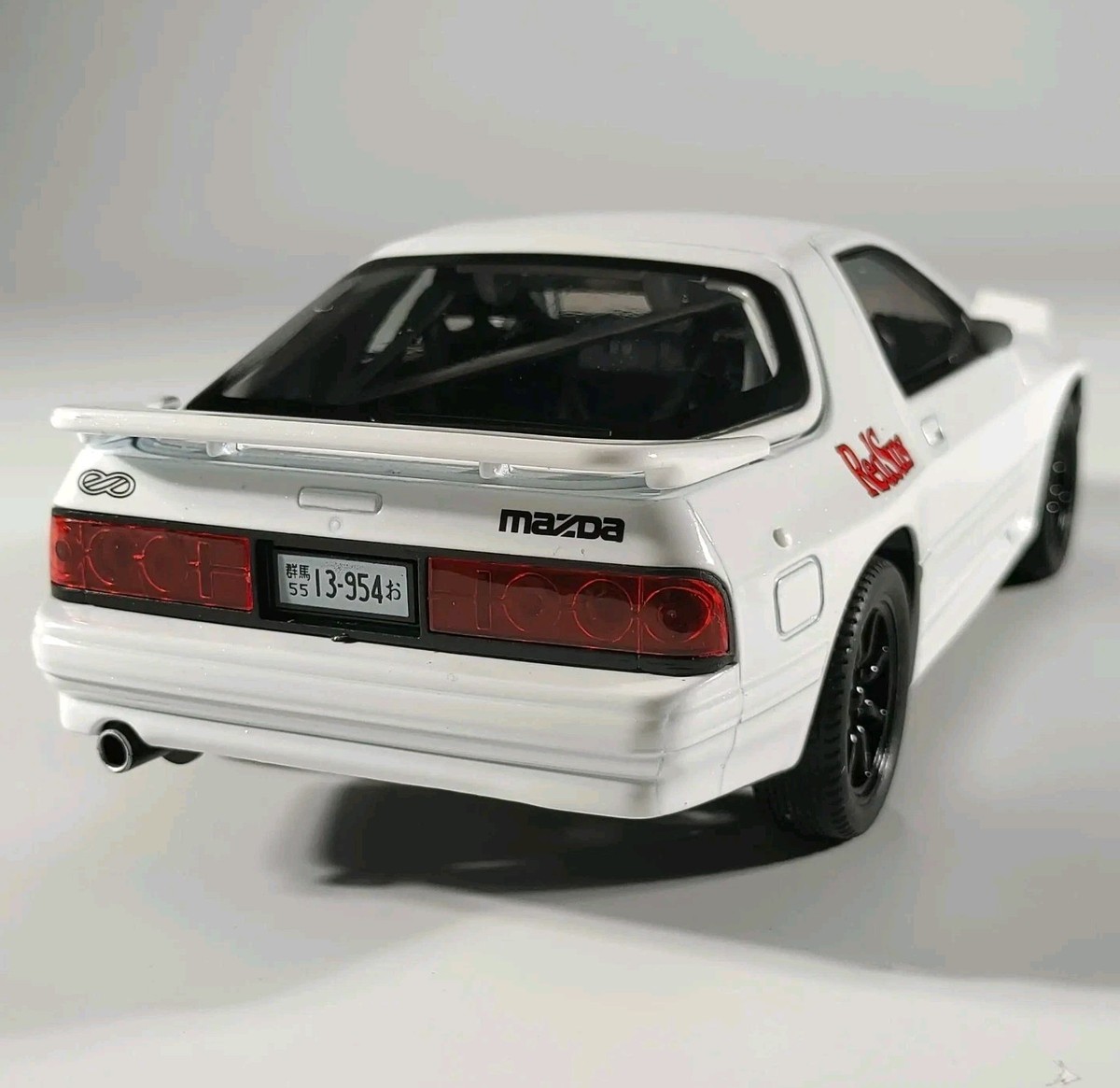 1:24 Mazda RX-7 Alloy Diecast Model Car – JDM Sports Car Display