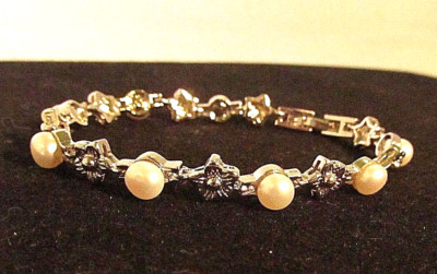 White Pearl & Flower Design Silver Plated 6.5'' Link Bracelet (#443) NWOT