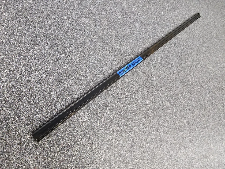 MUY BONITO USADO ORIGINAL GENUINO PORSCHE 928 NEGRO MOLDURA PARABRISAS LADO CONDUCTOR Foto 4 de 4