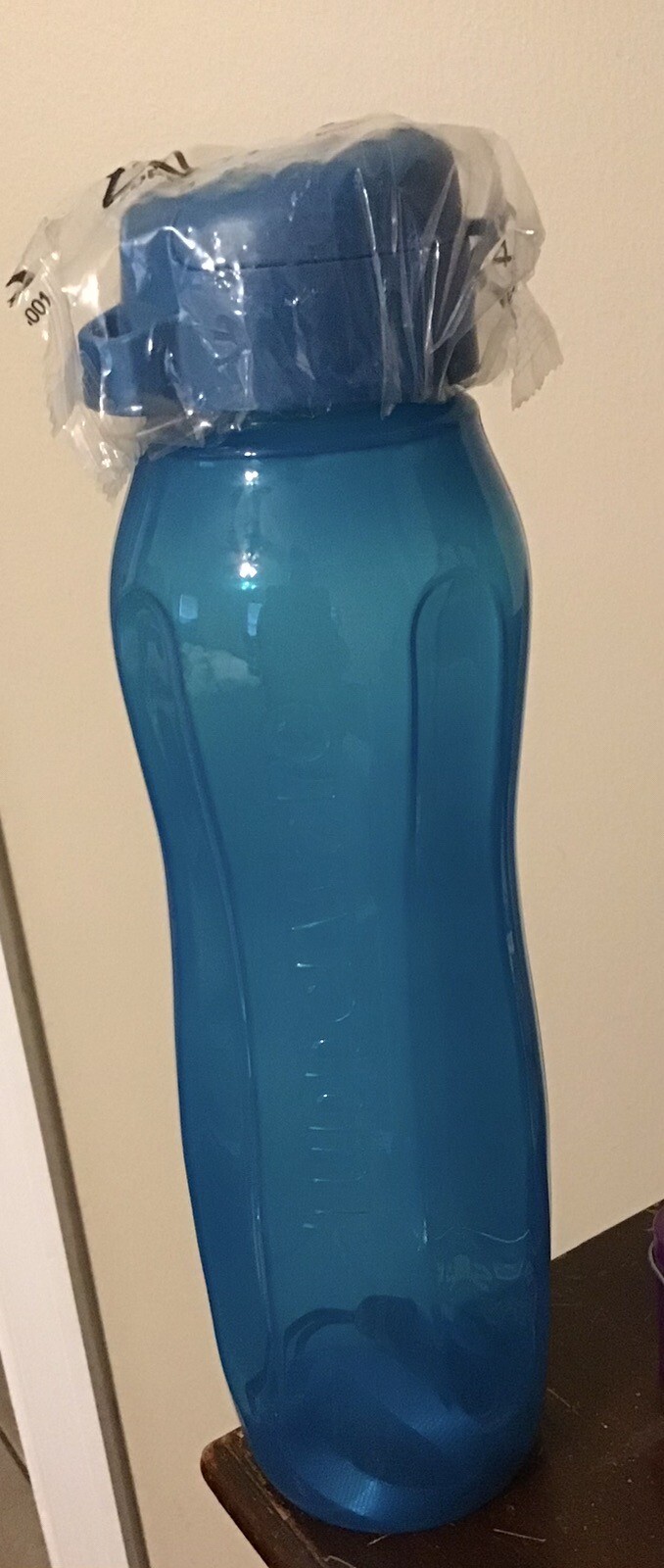 TUPPERWARE NEW LARGE ECO BOTTLE WATER 36oz (1L)- IN TURQUOISE COLOR