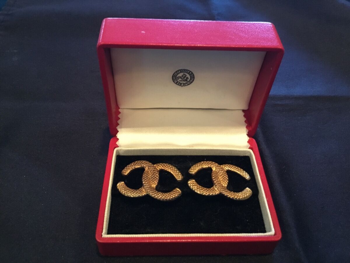 Vintage Chanel Couture CC Logo Shoe Bluette Clips Pair Gold Vintage Chanel Couture CC Logo Shoe Bluette Clips Pair Gold