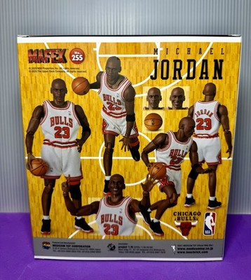 Medicom Toy Mafex: MICHAEL JORDAN (Chicago Bulls Home) Action