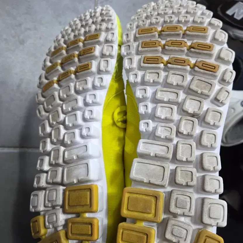 Reebok Yellow Sneakers Size 280 in Good Condition thumbnail 5