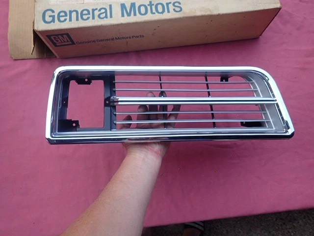 Pontiac Sunbird 1979 Safari camioneta faro bisel, diestro, ¡nuevo! rejilla Foto 3 de 4