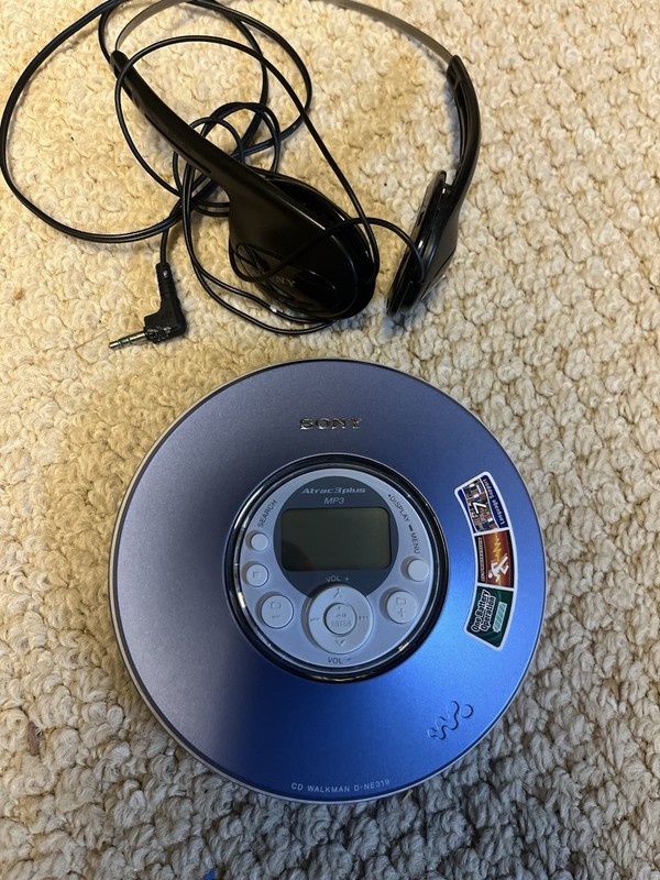 Sony Walkman D-NE319 Portable CD MP3 Atrac3+ Player Blue Vintage Works!