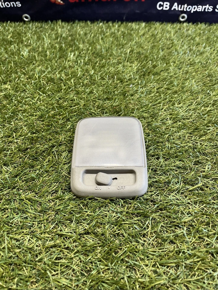 Luz domo trasera gris Nissan Sentra Xterra Titan 95-2012 26410ZD003 OEM Foto 2 de 4