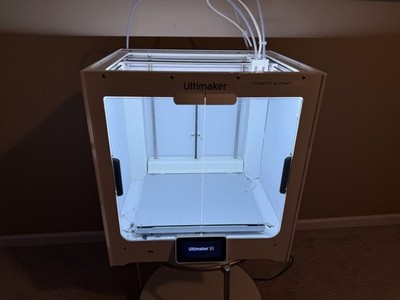 Ultimaker S5 FDM 3D Printer Enclosed Dual Extruder Touchscreen