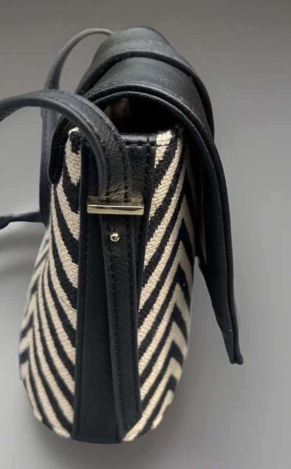 Cartera pequeña Big Buddha de tela negra y tostada Foto 4 de 4