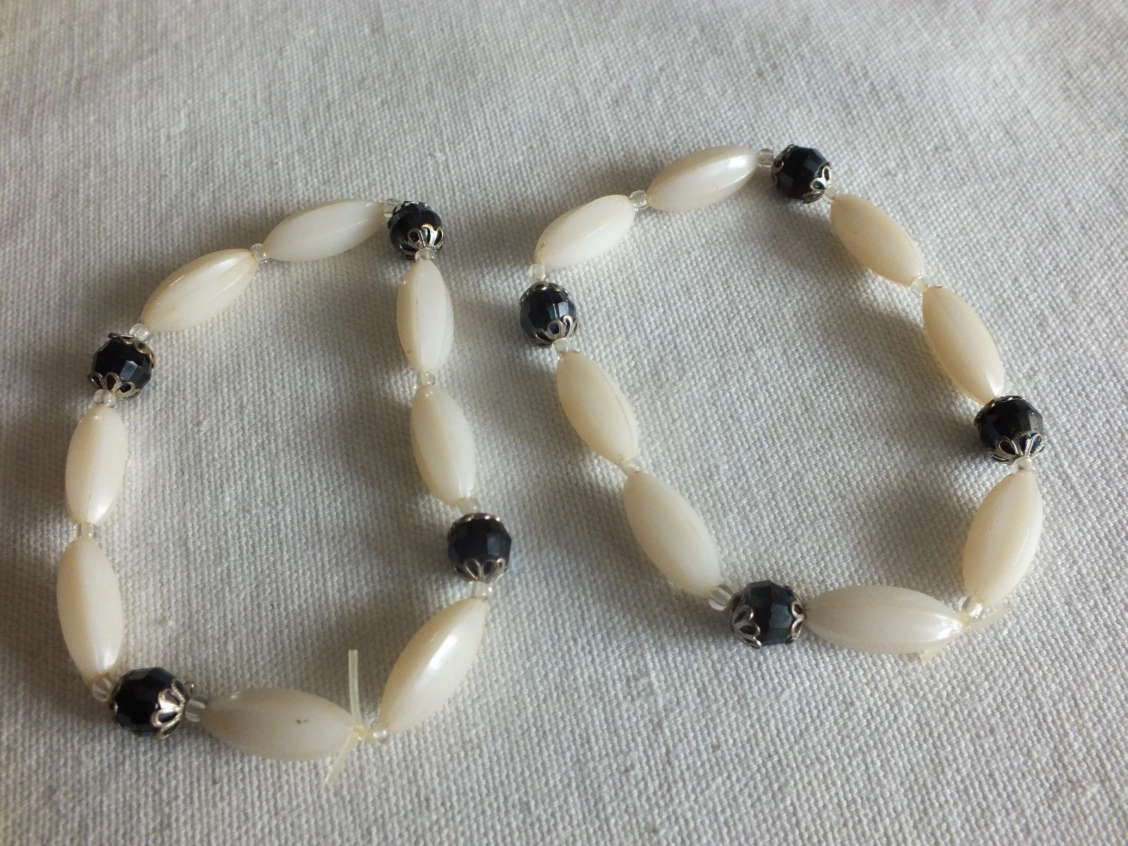 OFF WHITE Bellissimo Bracciale Elastico Set 2 Perline Plastica Nero Off White Forse Fatto a Mano