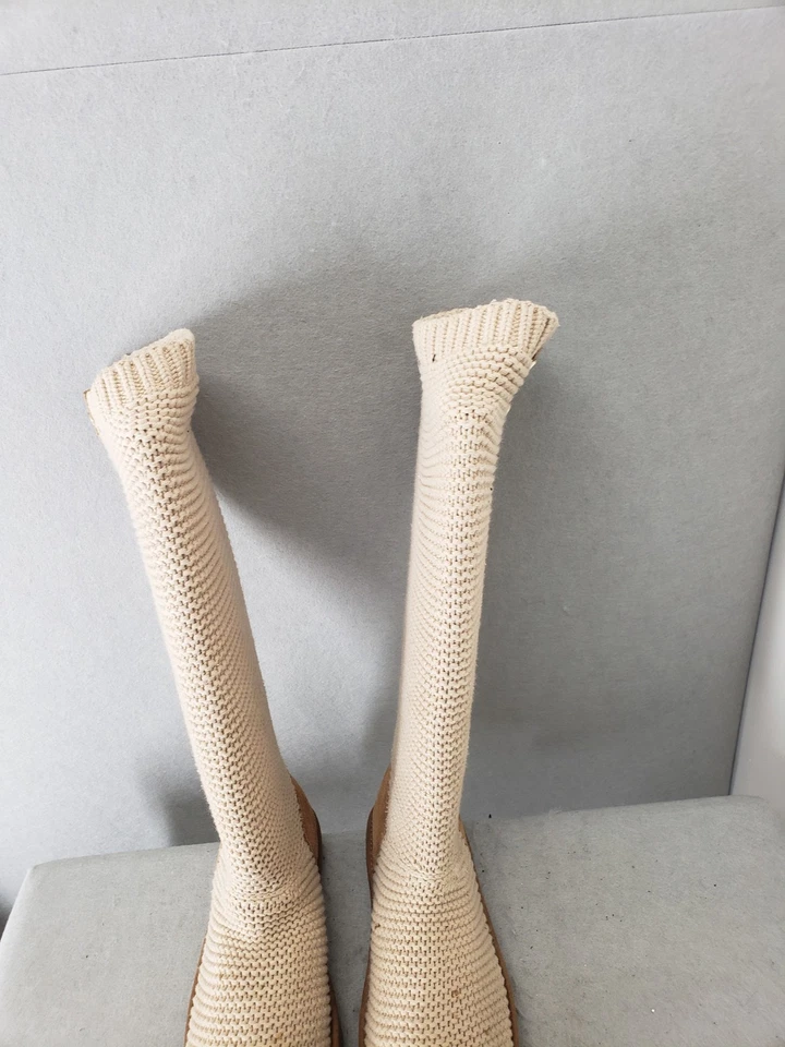 Botas UGG Clásicas Tejidas Cardy Para Mujer 9 Arena Beige Alto Botón Cómodas Zapato de Invierno Foto 3 de 4