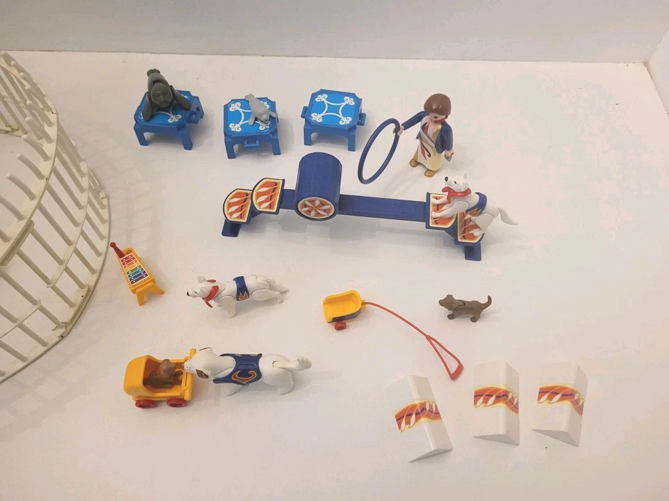 Playmobil lot cirque ref 4237 Educatrice avec chiens savants + cage lions + 4x4 - Photo 4/4