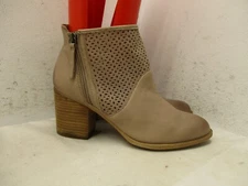 Sofft CBUG18 Nude Ombre Leather Perforated Ankle Fashion Boots Womens Size 10 M