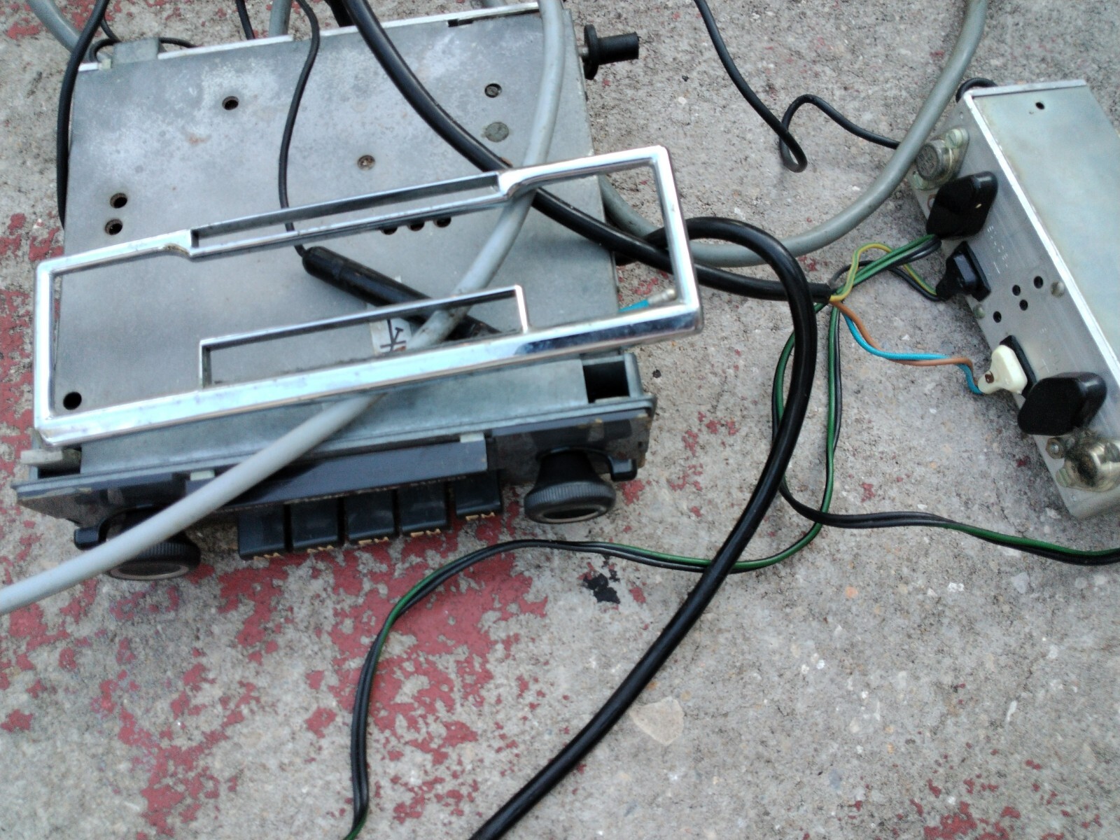 FERRARI MERCEDES BECKER GRAND PRIX STEREO Radio, Amp, wire, 4 spkr + Hirschmann
