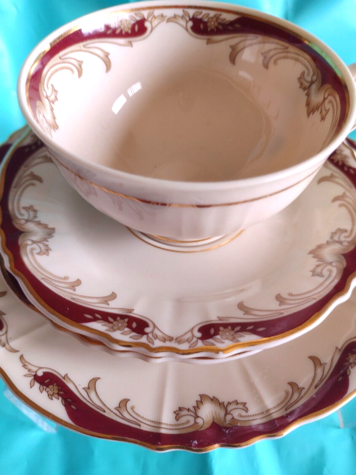 SYRACUSE CHINA FEDERAL SHAPE RADCLIFFE MAROON SCROLLS TRIO TEA  CUP SAUCER SET