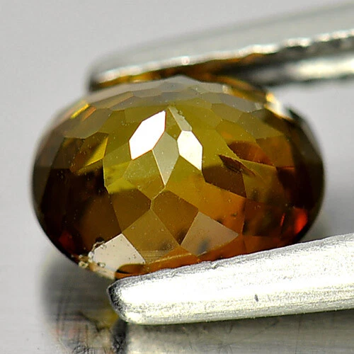 Granate Demantoide Amarillo 1,30 Ct. Forma ovalada 6,7 x 5,3 mm. Gema natural Madagascar Foto 3 de 4