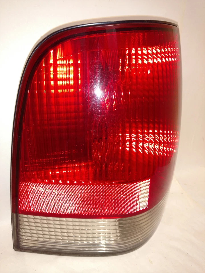 Luz trasera Lincoln Aviator 2003-2005 lado izquierdo fabricante de equipos originales Foto 4 de 4
