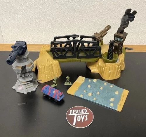 Micro Machines GI Joe Checkpoint Bridge Playset Soldiers Military 1999