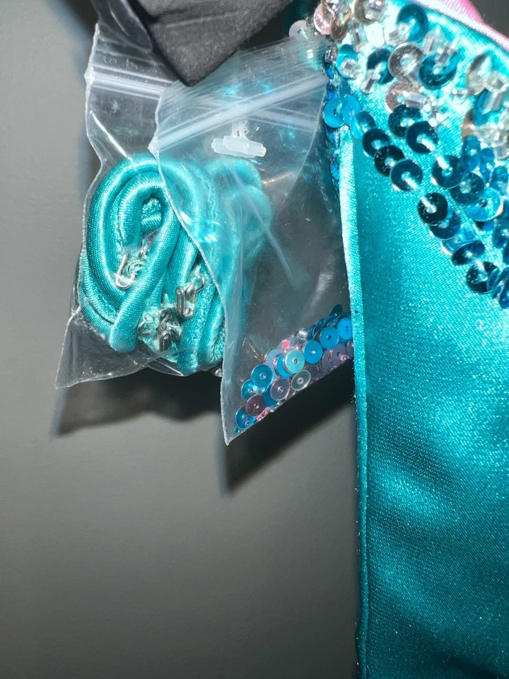 Vestido formal asimétrico de novia sin tirantes lentejuelas turquesa/rosa Party Time Foto 4 de 4