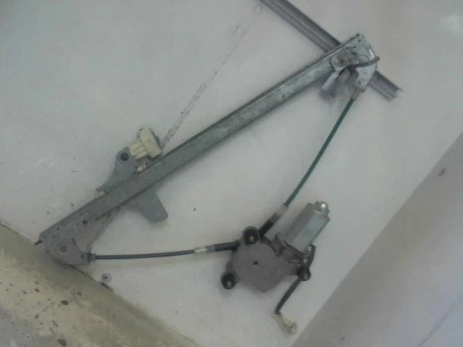 Leve vitre electrique avant gauche SUZUKI WAGON-R PHASE 2 3B1837461 - Photo 2/4