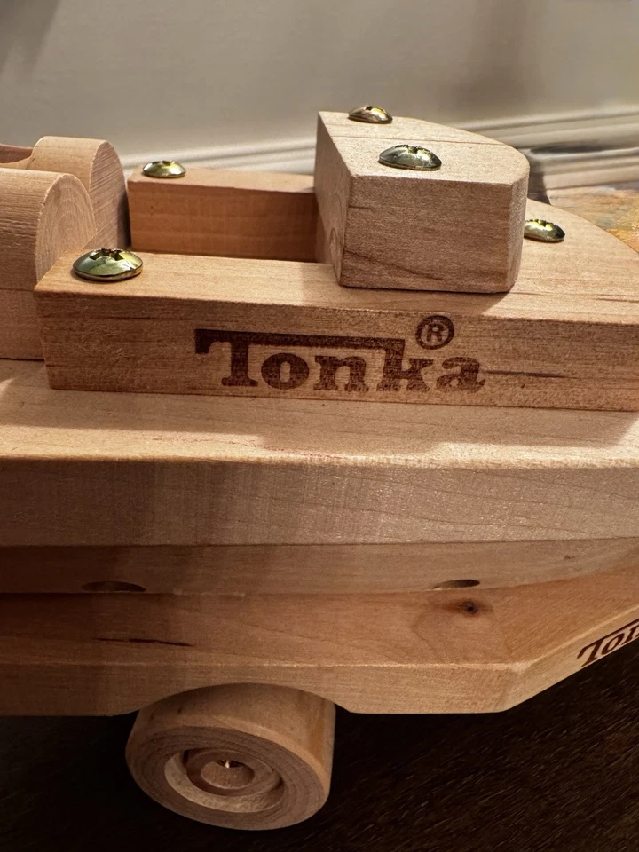 Barco y remolque Tonka de madera Foto 2 de 4