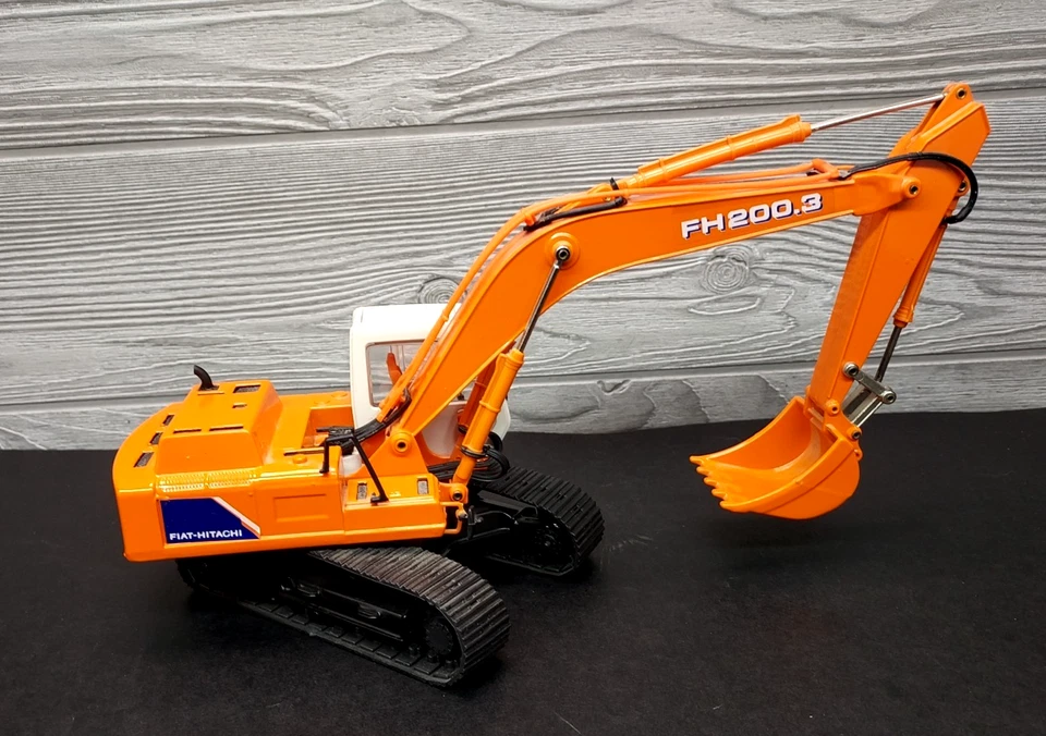 Fiat-Hitachi FH200.3 Excavator Agri Model Ros 1:32 Scale Diecast - Image 4 of 4