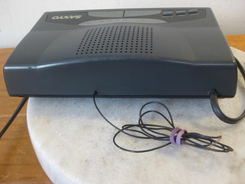 Vintage SANYO Digital Clock Radio - RM 6012 (1990) AM / FM Snooze Radio - TESTED - Picture 6 of 10
