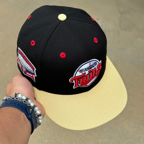 USED 1/8 Black Minnesota Twins HHH Metrodome 1982 59fifty New Era Fitted Hat Cap
