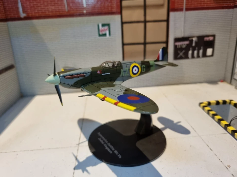 1:72 Spitfire Supermarine Mk5-B Scale Diecast Model Metal RAF Plane MkV IXO - Image 3 of 4