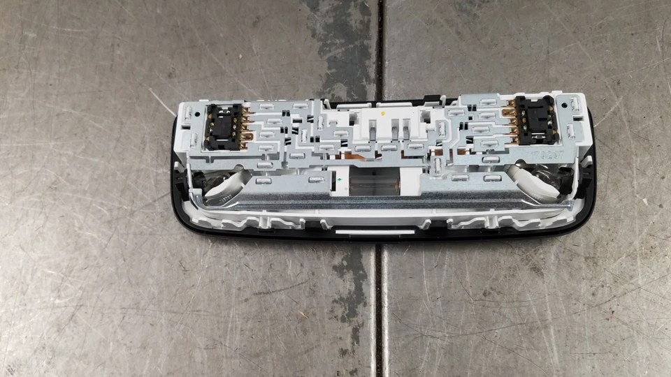 Luces traseras domo Mercedes Benz AMG E 63 2011 #6599 P4 Foto 2 de 4