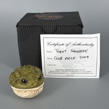 HARMONY KINGDOM ADAM BINDER WALNUT GREEN FROG FIGURINE TIGHT SQUEEZE